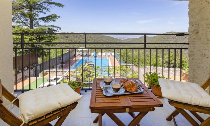 Rocafort Villa | Villa '22 Sleeps Private Pool and Bbq' with Mountain View, Wi-Fi and Air Conditioning