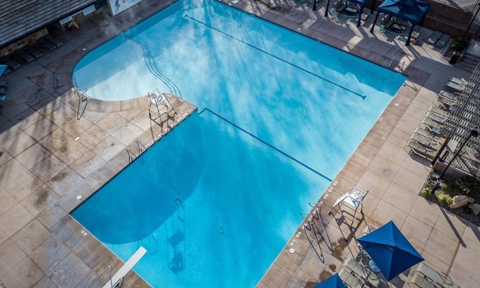 Bloomington House | Villa 27 - 4 Bedroom Townhome! Pool and Hot Tub!