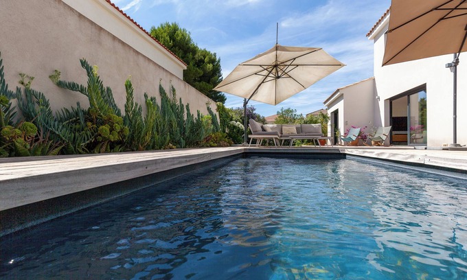 Les Trois Lucs Villa | Villa '3 Lucs' with Private Pool, Wi-Fi and Air Conditioning