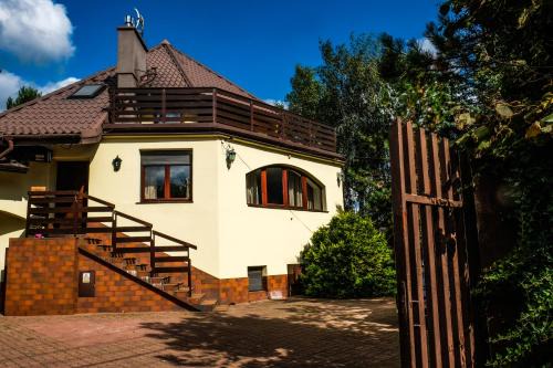Wawer House | Villa 37b Bed and Breakfast