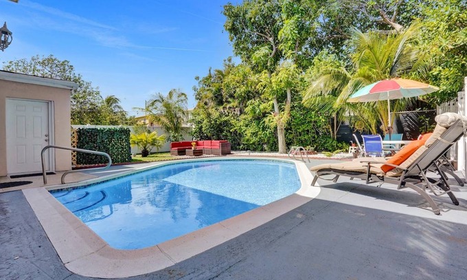 Hallandale Beach Villa | Villa ∙ 4 bedrooms ∙ 15 guests