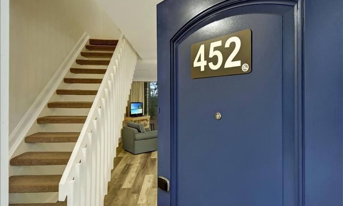 Jekyll Island Condo | Villa 452 - lovely condo just steps away from pool and beaches