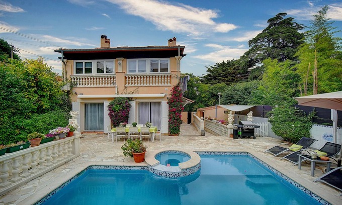 California - Pezou Villa | VILLA, 5 CHAMBRES AVEC PISCINE 4 PARKINGS V5B010