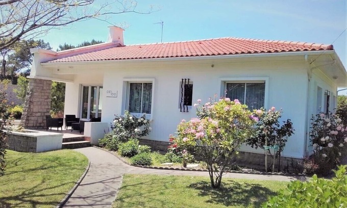 Anglet Villa | Villa 5 minutes walk from the beaches, heated pools, near pine forest.
