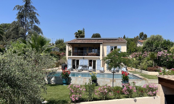 Mandelieu-La-Napoule Villa | VILLA 5* WITH SWIMMING POOL GARDEN PARKING (ONLY THE GROUND FLOOR IS RENTAL - floor unoccupied)