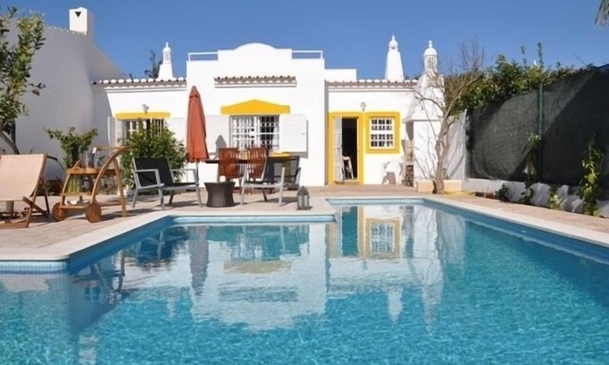 Albardeira House | Villa 500 meters from the sea with private saltwater pool in Meia Praia
