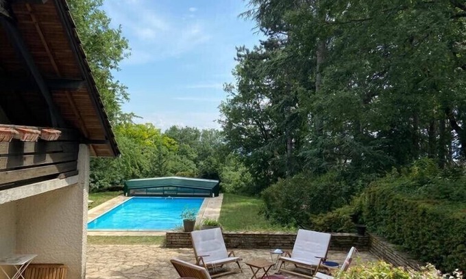 Givry House | Villa above vineyards with swimming pool