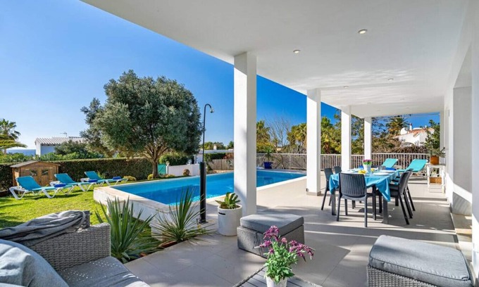 Binisafua Villa | Villa Abril - modern villa only 400 mts from beach