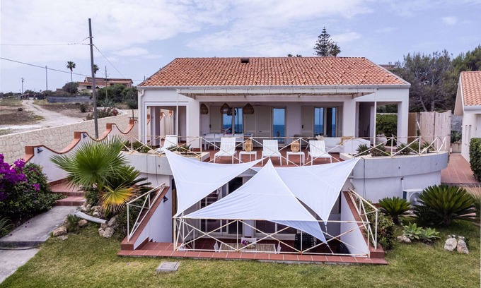 Costa Saracena-Castelluccio Villa | Villa Acqua Saracena by Wonderful Italy