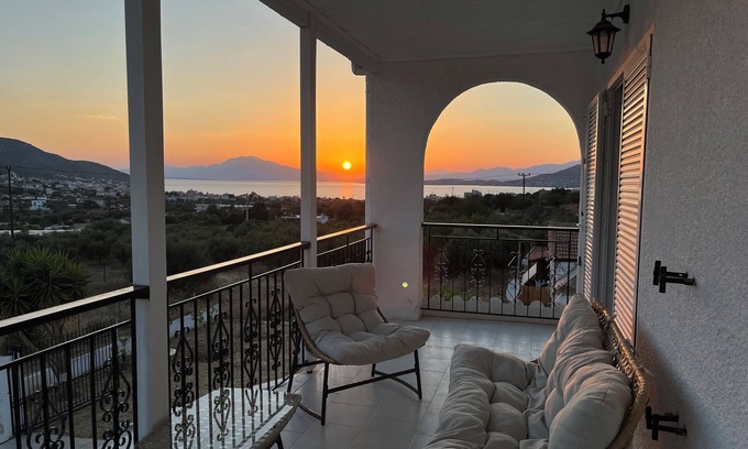 Salamis Villa | Villa Aelia Luxury Maisonette