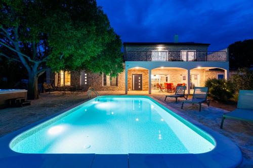 Rastevic Villa | Villa Agape - heated pool