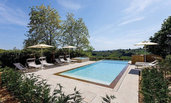 Tavarnelle Val di Pesa Apartment | Villa Albizia: A characteristic and welcoming four-story apartment that is part of a villa surrounded by the greenery, with Free WI-FI.