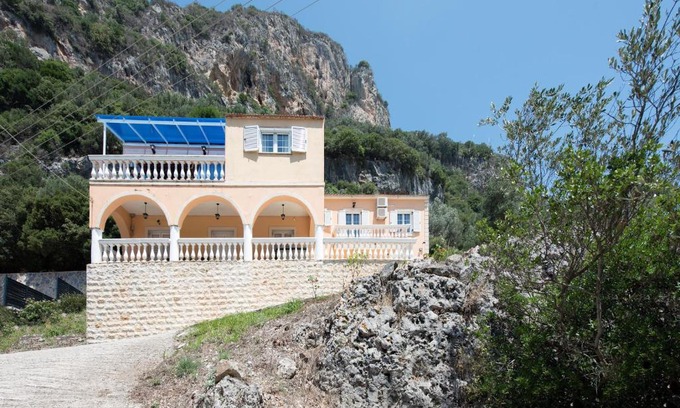 Doukades Villa | villa alexandrer