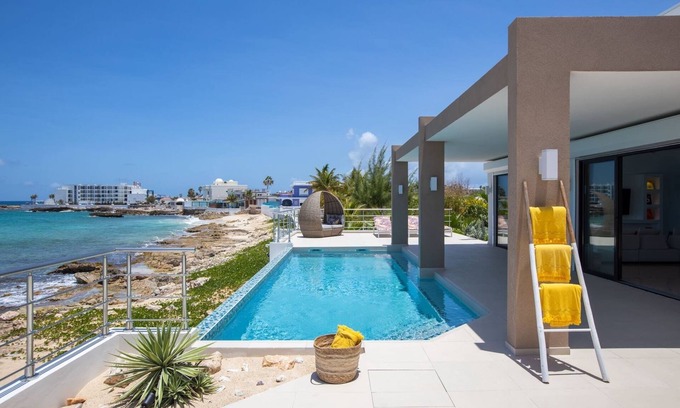 Beacon Hill Villa | Villa Alma Luxury villa