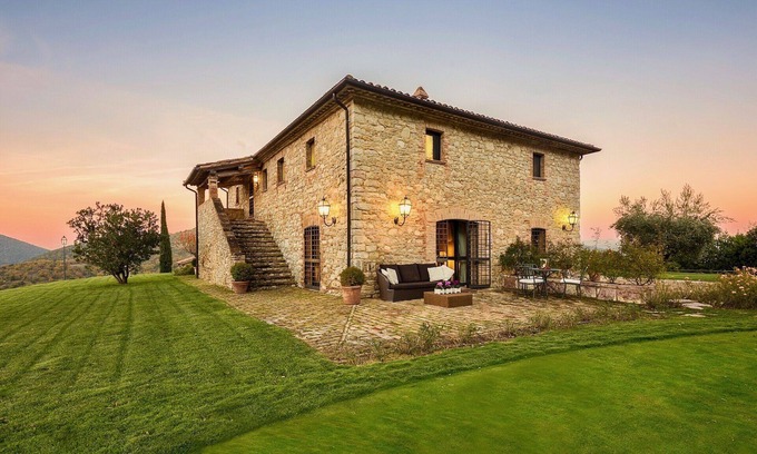 Umbertide Villa | VILLA AMABILE - Nine Bedroom Villa, Sleeps 18