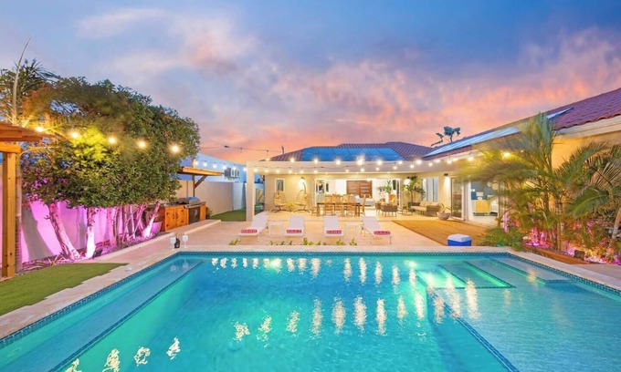 Esmeralda House | Villa Amara - Lux Stay Near Arashi Beach by Lucha