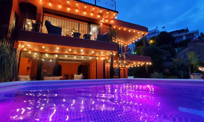 Cerro Villa | Villa Amistad – 6-Bedroom Ocean View Villa in the Heart of Puerto Vallarta