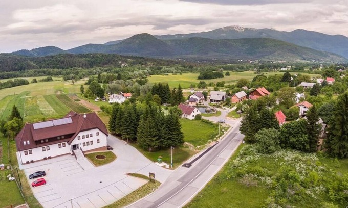 Vrelo Korenicko Bed & Breakfast | Villa Angy