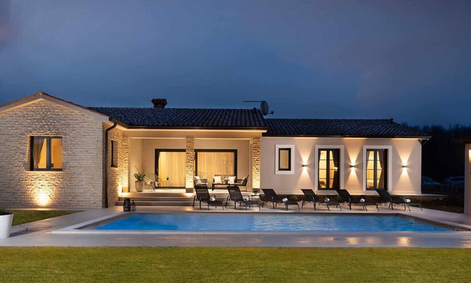 Kapelica Villa | Villa Animo