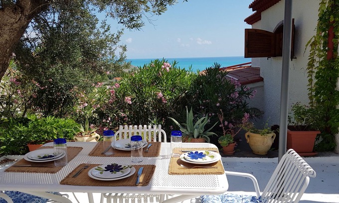 Fuscaldo Apartment | Villa Anna – Sea view attic with terrace, just minutes from the beach