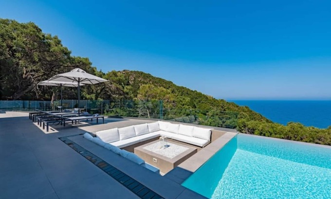 Pentati Villa | Villa Anthelia