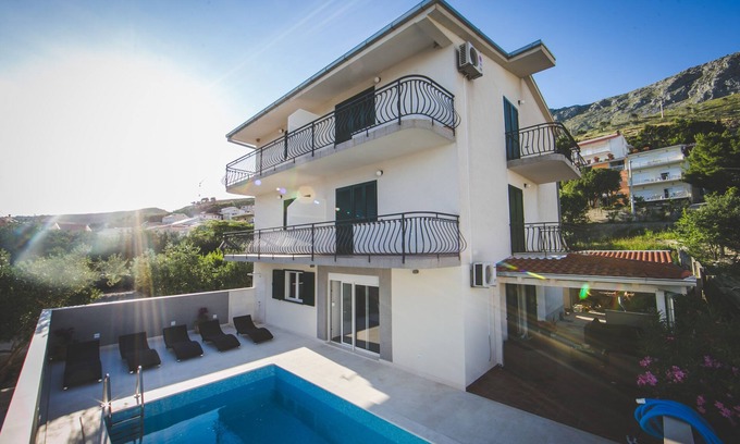 Duce Villa | Villa Antonija, 50 m from sandy beach, heated pool, max 12 pax