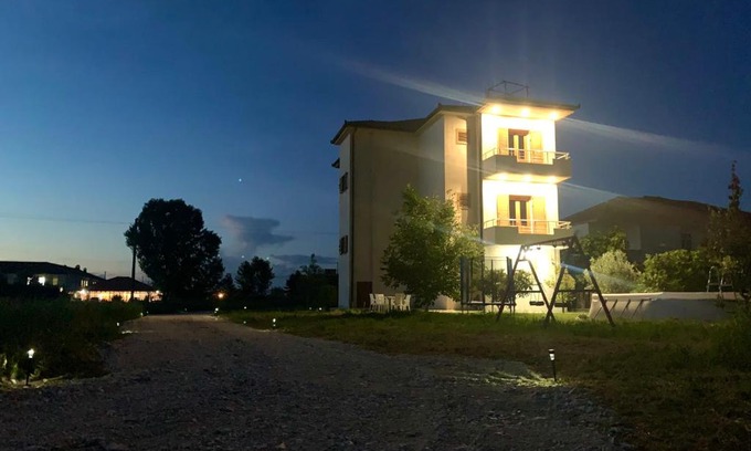 Mbrostar-Urë Villa | Villa Apollonia Guest House
