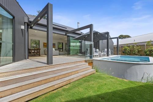 Blairgowrie House | Villa Aquarius - Gas Heated Pool Spa Luxury
