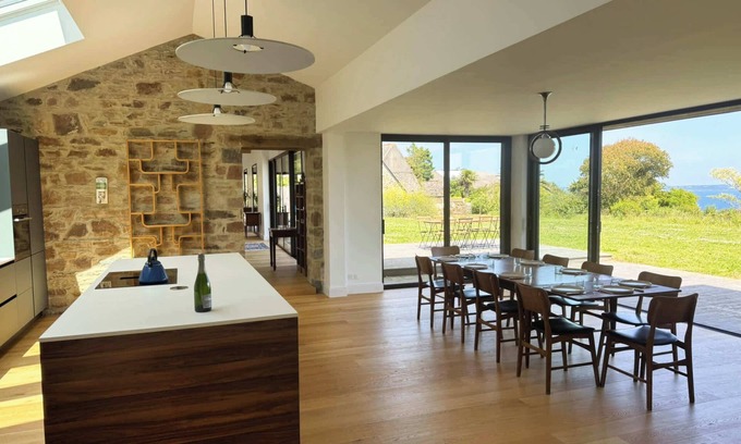 Guimaec House | Villa architect sea view beach access on foot 10p