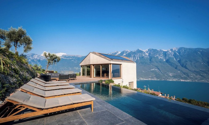 Arias Villa | 'Villa Arias' with Lake View, Pool & Wi-Fi