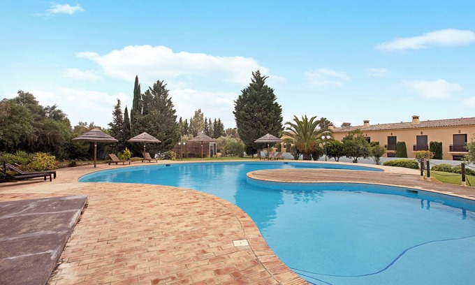Alcantarilha Villa | Villa Arrancada 7 with Mountain View, Pool, Garden & Wi-Fi