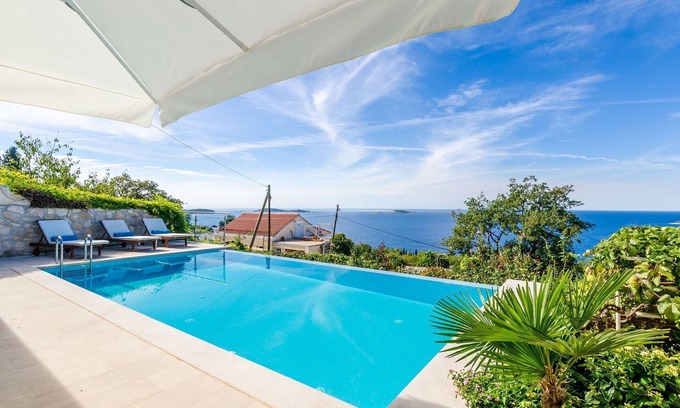 Mlini Villa | Villa Art Gallery - Six Bedroom Villa with Terrace and Swimming Pool