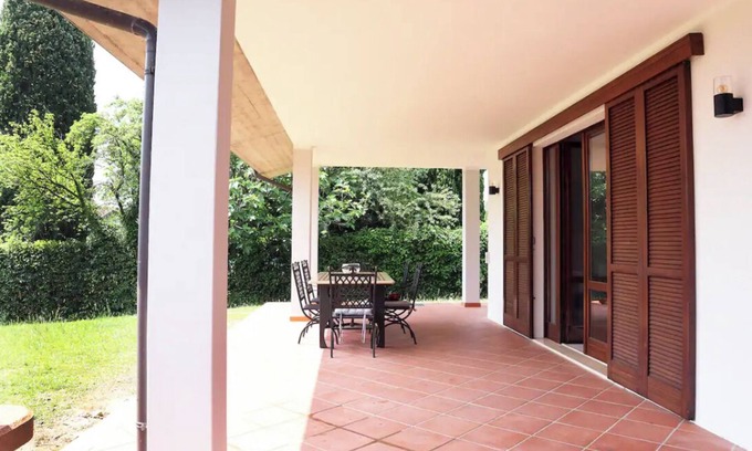 Moniga del Garda Villa | Villa at the port