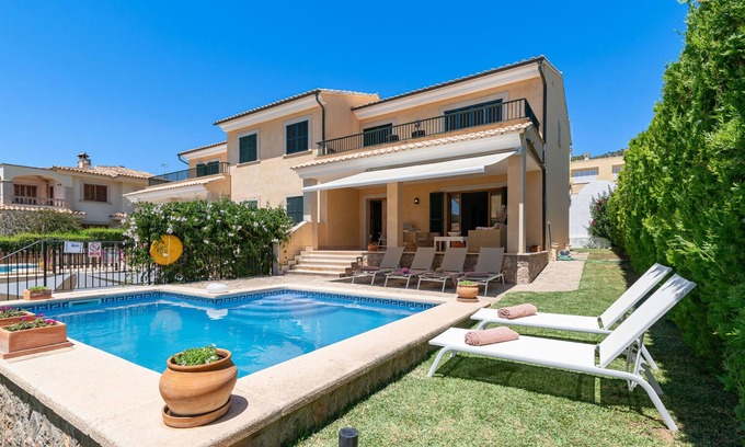 Alcanada Villa | Villa Aucanda for 8 people in a quiet area