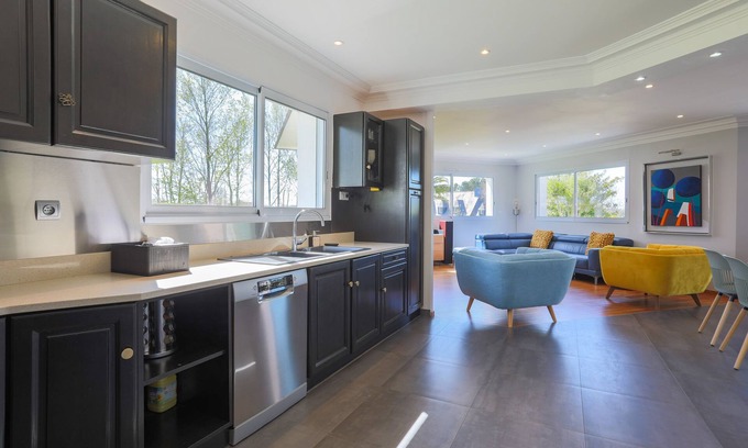 Plestin-les-Greves Villa | Villa 'Avec Jacuzzi, Hammam Et Sauna' with Sea View, Shared Terrace and Wi-Fi