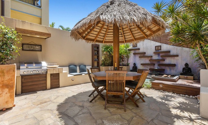 Mermaid Beach Villa | Villa Baci Nobby Beach - Pet Friendly, Beachside, Airconditioned