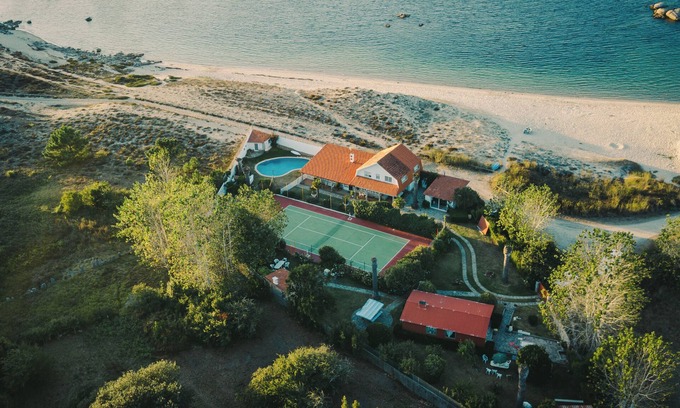 O Grove Villa | Villa Balea de O Grove, Paradise by the sea: villa with swimming pool and tennis court