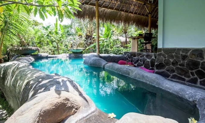 Penatih Villa | Villa "Bali Paradise" 3 br, swimming pool, big garden.