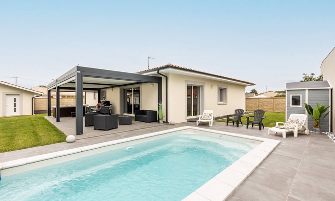 Ares Villa | Villa "Bassin d'Arcachon" with Private Pool, Private Terraces and Wi-Fi