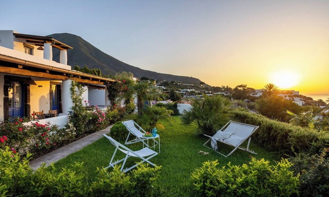 Malfa Villa | Villa Beatrice - Aeolian villa with view and large garden close to the sea