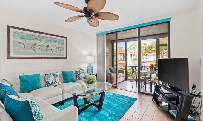 Trailer Estates Condo | *Villa Bella* Executive 2BR Condo w/2 Pools, Mins to IMG/Beach/Anna Maria Isl