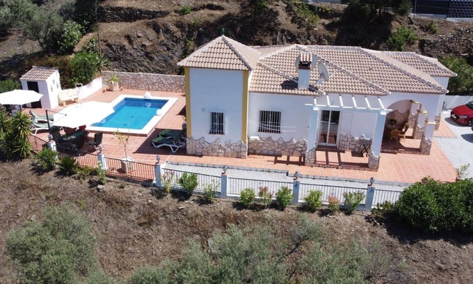 Sayalonga House | Villa Bella Vista with pool, WiFi, satellite TV