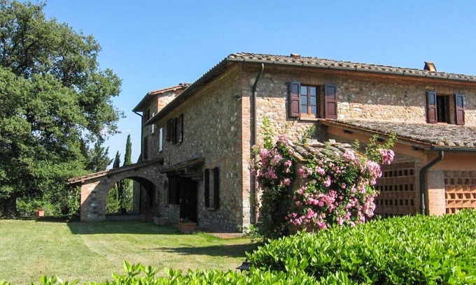 Radicofani Villa | Villa Bello - Ten Bedroom Villa, Sleeps 20