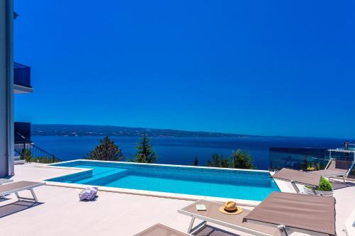 Borak Villa | Villa Belvedere with heated pool, billiards, Media room, sea views,10 pax