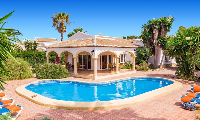 Costa Nova Villa | Villa Bentley by Villa Plus