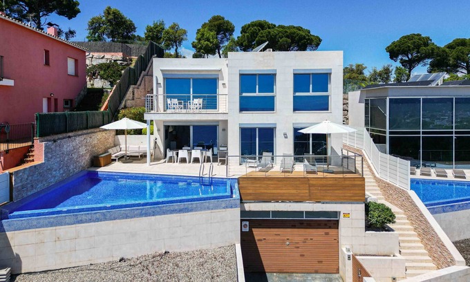 Cruilles Villa | Villa Blanca