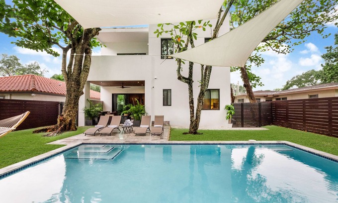 Southwest Coconut Grove Villa | Villa Blanca | JadoreLuxe Collection | Brand New Chic Villa