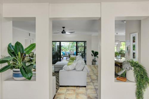 Palm Cove Villa | Villa Blue - Coastal Family Escape