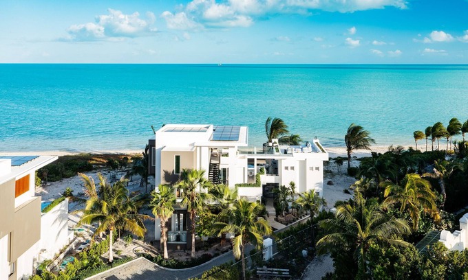 Long Bay Villa | Villa Blue Lagoon - 5 BR Beachfront