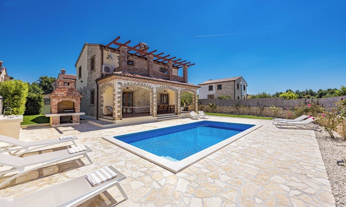 Cabrunici Villa | Villa Brioni private pool, parking, AC, WiFi, 4 bedrooms by Rentistra